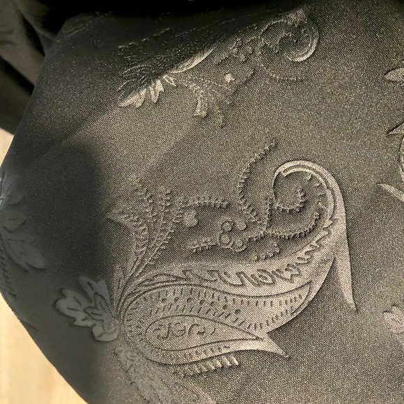 Textured knee length skirt for formal wear - Picture 2 of 3